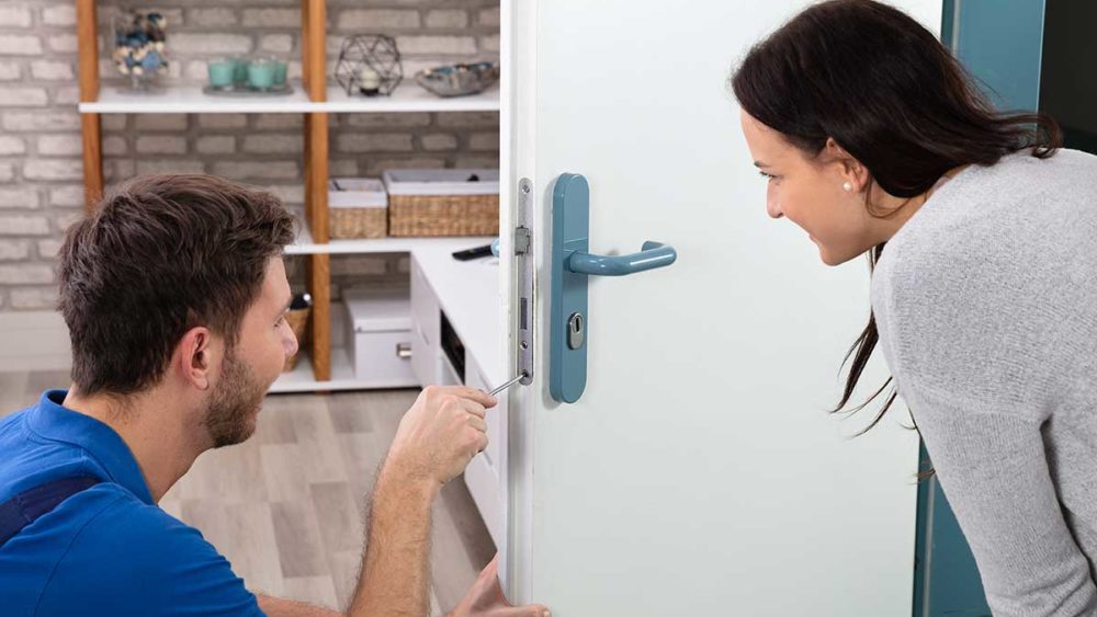 Image of a locksmith fixing a lock