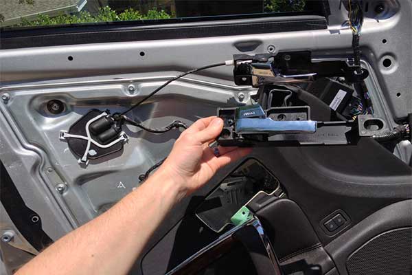 Car Lockout Service | Opening the Door panel to repair lock